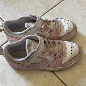 Nike Kids Sneakers in Pink and White